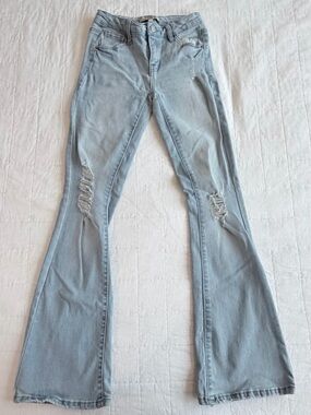 Love Cult Women’s Juniors 0 Light Blue Wash Distressed Flare Jeans